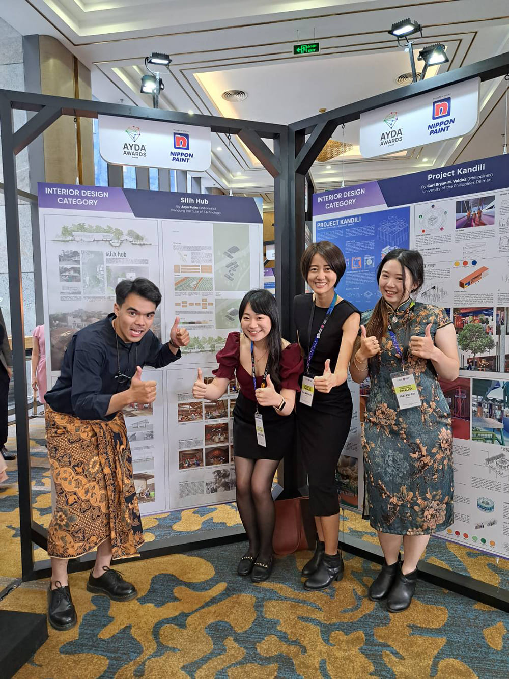 在Landmark 81 的廊道上來自不同城市金獎同學的提案交錯陳列，讓所有與會者一同浸淫在設計的奇思妙想裡。